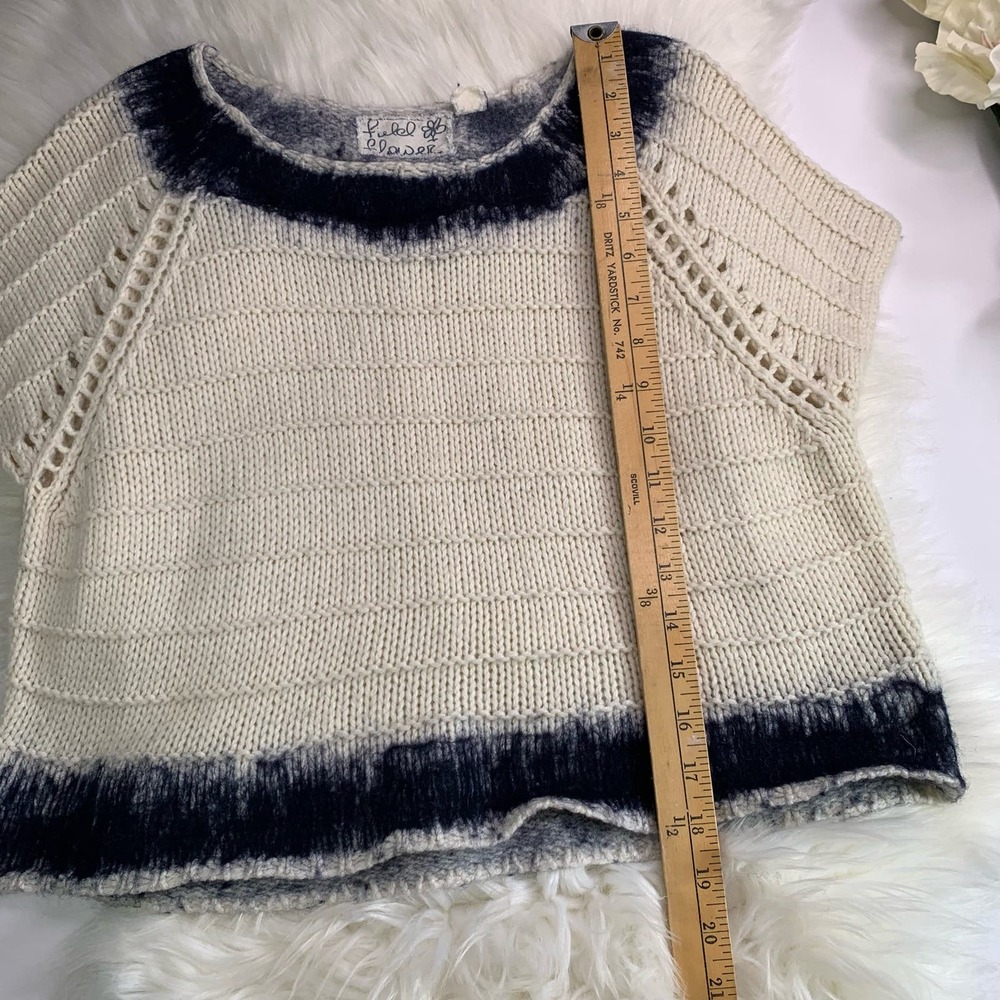 Women's Cream Short-Sleeve Knit Sweater with Black Ombre Trim - Picture 9 of 11